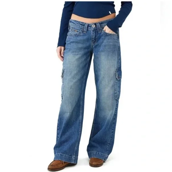 Urban Outfitters BDG Kayla Low-Rise Baggy Cargo Jeans - Picture 1 of 9